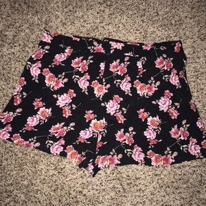 GREAT CONDITION forever 21 ruffle floral shorts